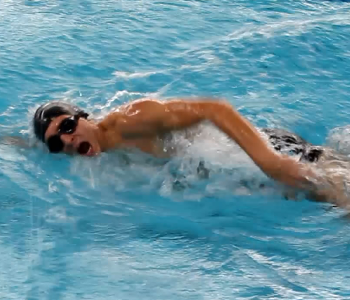 Sebastian Hofer im Schwimm·bad