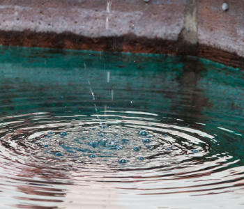 Wasser in einem Brunnen
