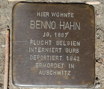 Ein Stolperstein mit Namen und Geburtsdatum vom Benno Hahn