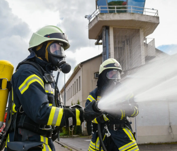 Das Foto zeigt eine Feuerwehrübung.
