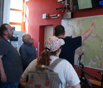 In der Feuerwwache hängt eine große Karte von Heidelberg.